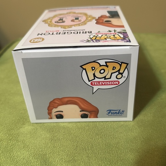 Funko Pop TV: Bridgerton - Penelope Featherington - Picture 8 of 9